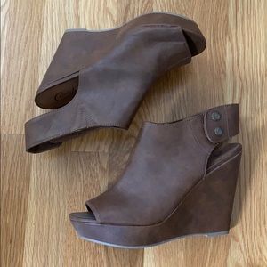Candies Brown Wedges. Size 9.5